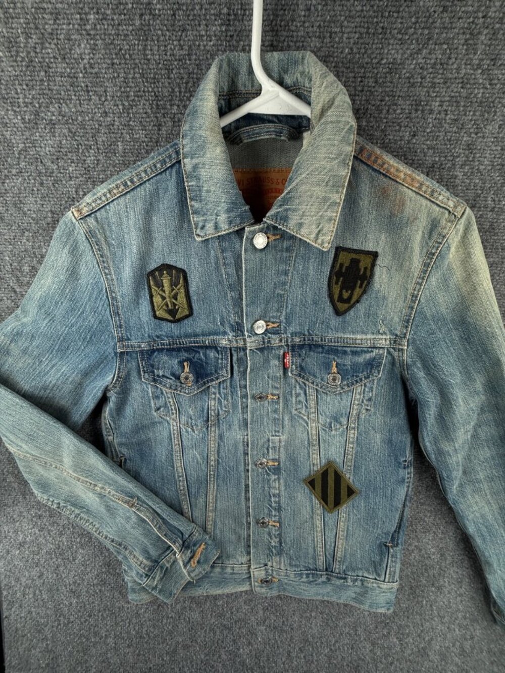 Levi's Denim Trucker Jacket Blue XS Button Up US Army Patches Subdued Artillery